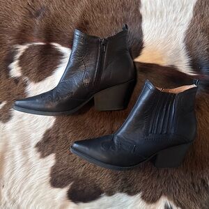 NWOT Black Western Booties